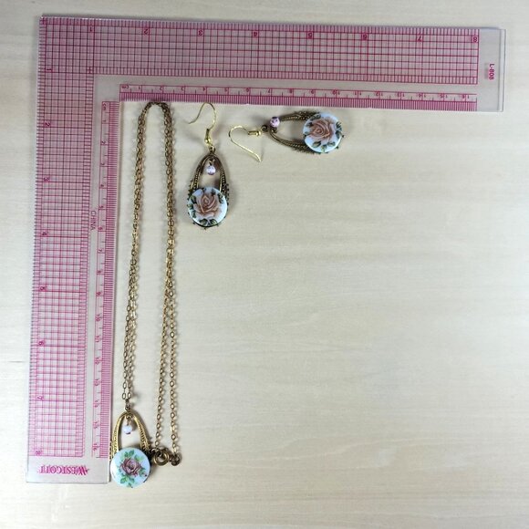 Unsigned Vintage Earrings & Necklace Set Cameo Pink Rose Porcelain Victorian - Picture 10 of 12